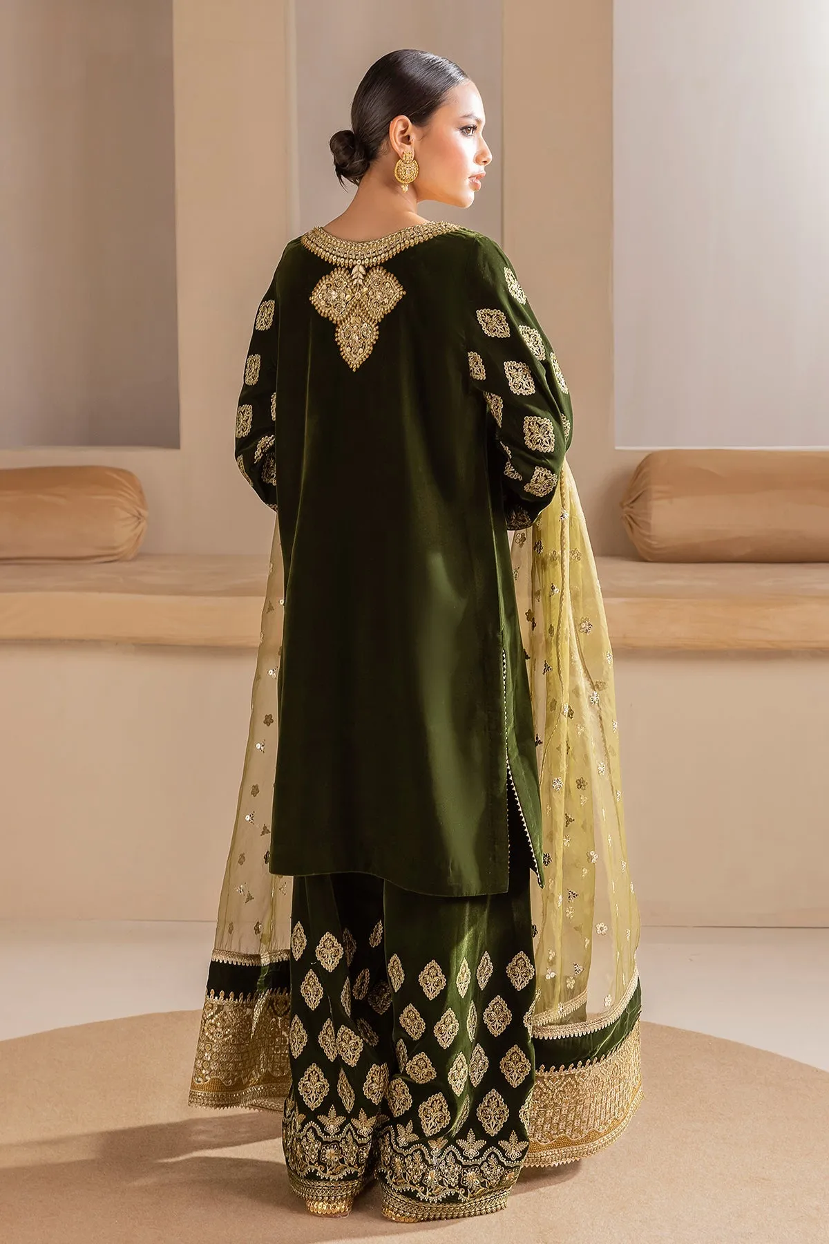 Baroque Embroidered Velvet Collection UF-425