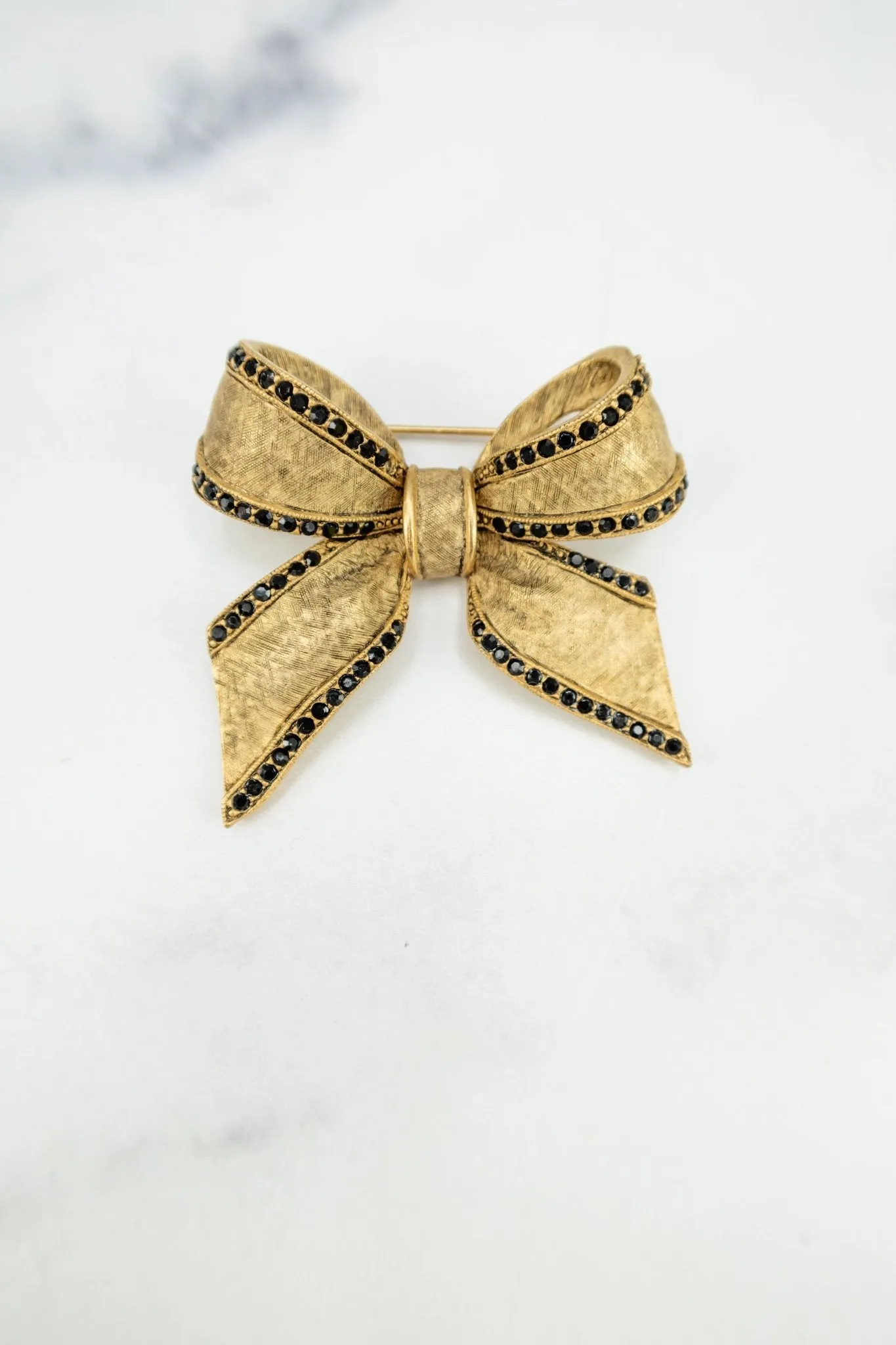 Ribbon Pin