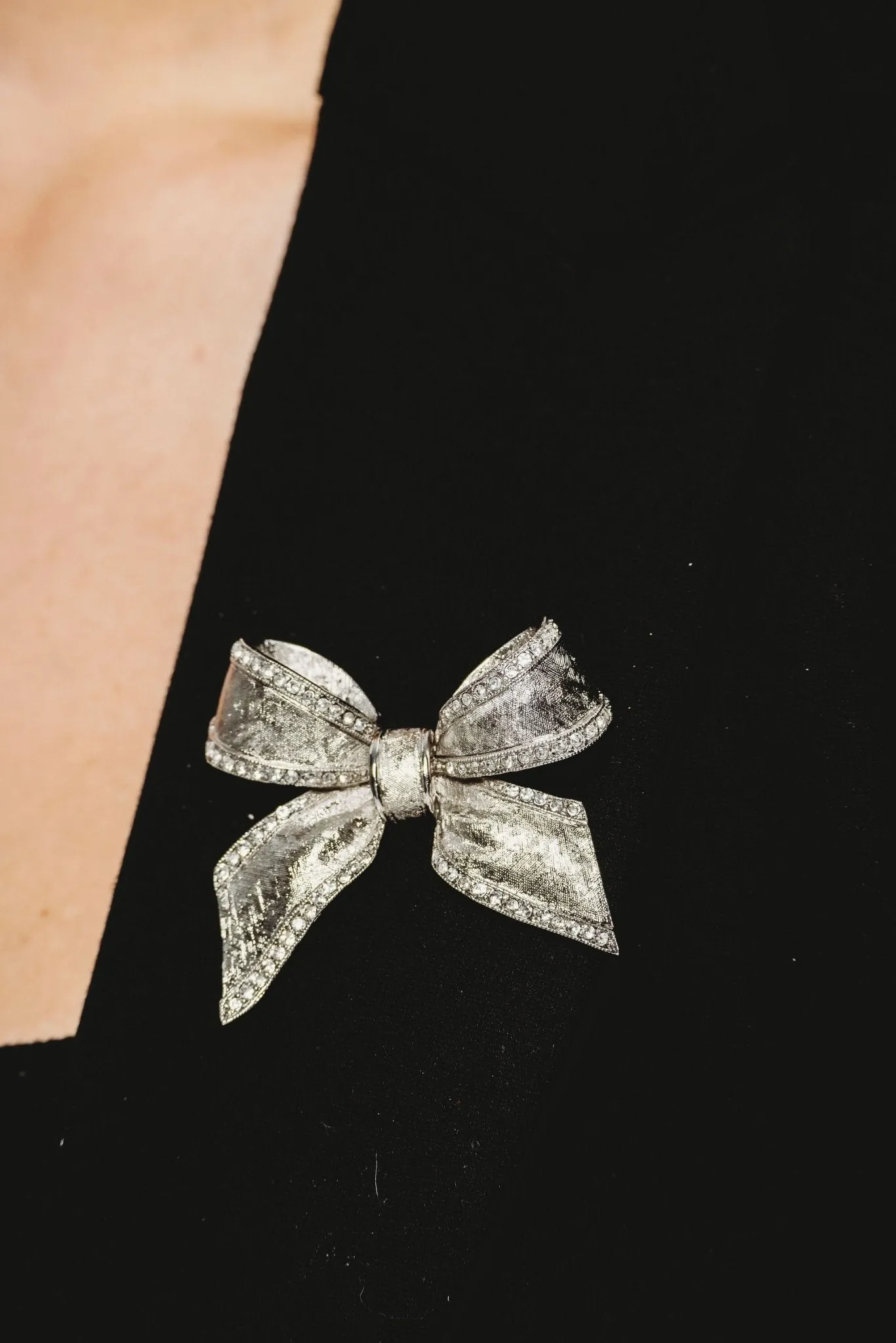 Ribbon Pin